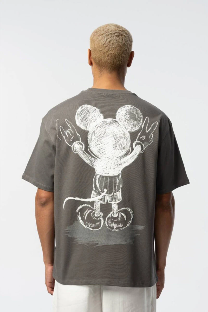 Usual Suspect Design Unisex T-Shirt - Image 8
